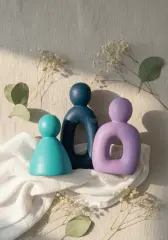Dekoratif Renkli Soyut Üçlü Aile Figürü Obje