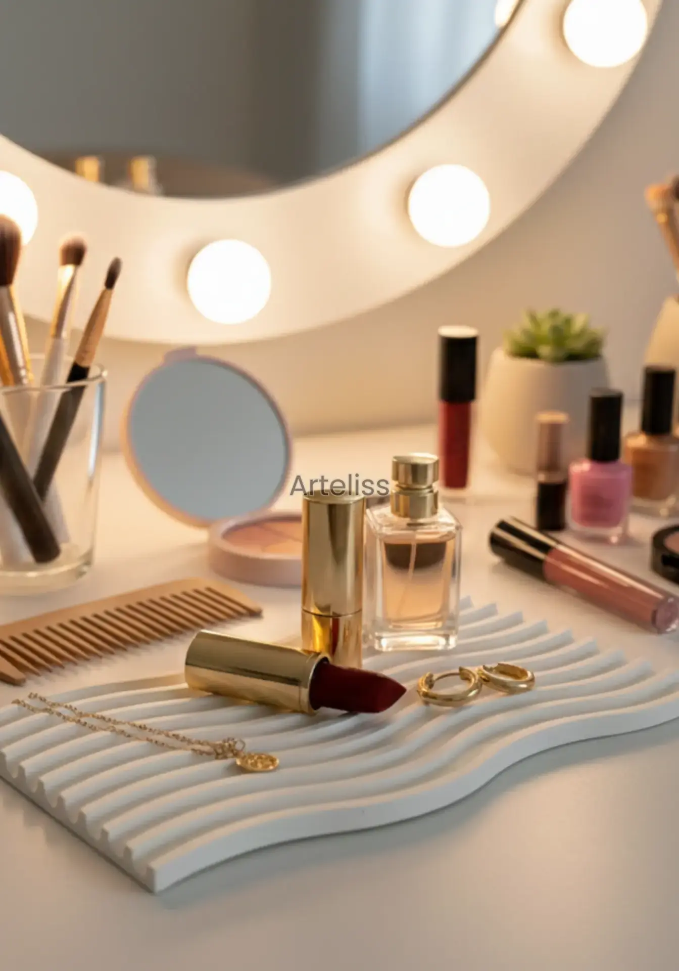 Dekoratif Modern Dalgalı Beyaz Sunum Tepsisi